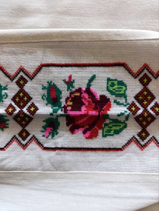 Вышивка крестиком, наволочки для подушек.