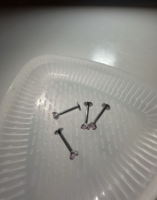 Титановий пірсинг лабрет з камінням фіаніт пірсинг в хрящ вухо ніс