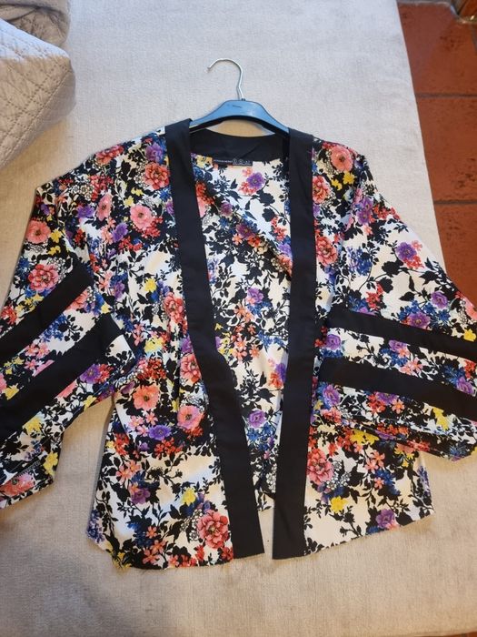 Kimono florido como novo