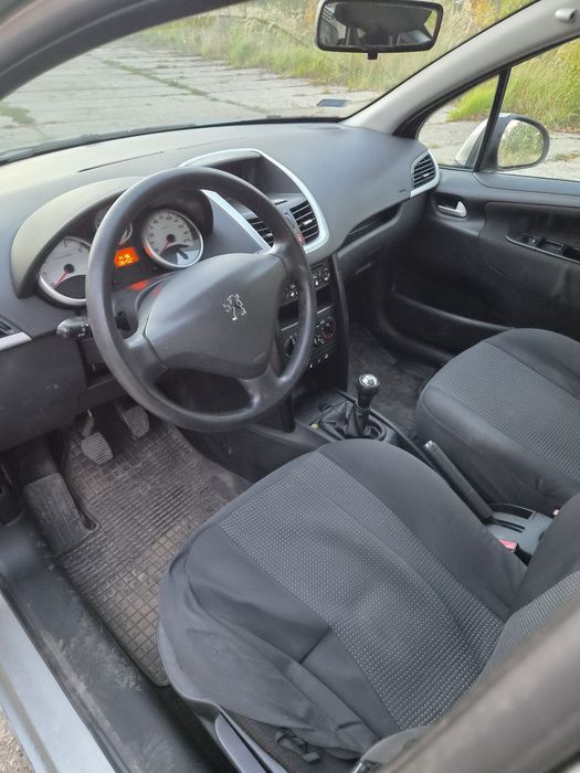 Peugeot 207 1.4 benzyna 2008