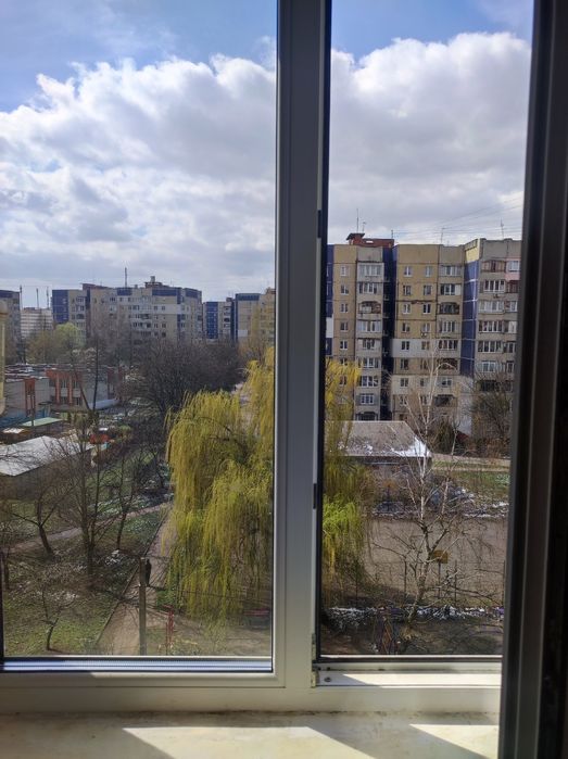 Миття вікон вітрин балконів