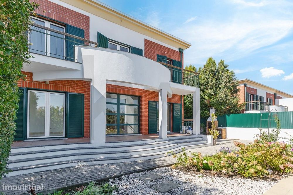 Moradia T4+2 com Jardim e Piscina para Arrendamento, junto ao Oeiras G