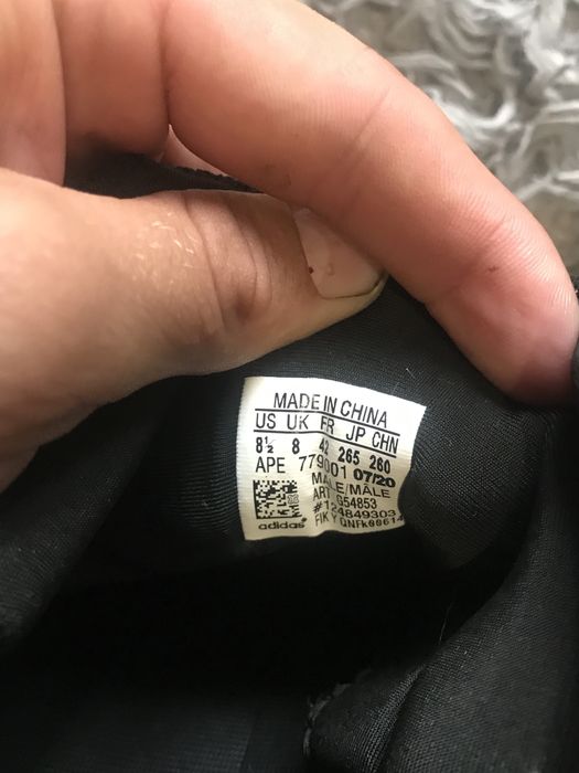 Adidas Yeezy Boost 700