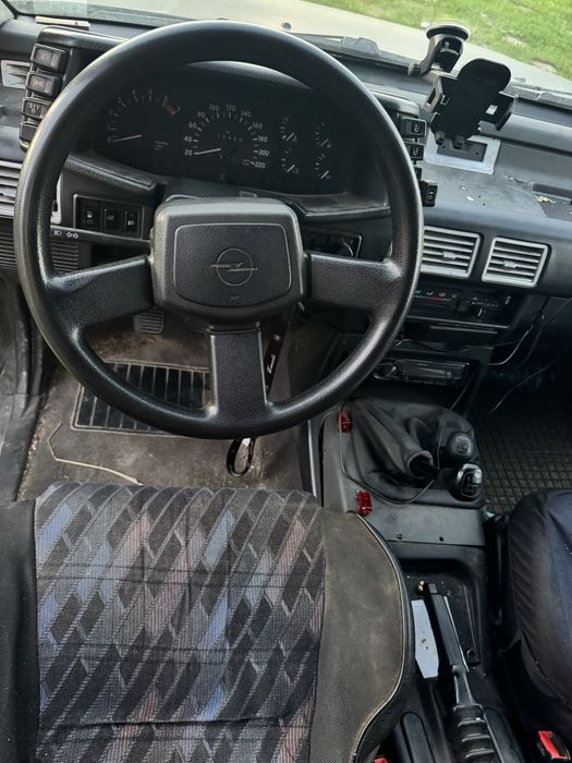 Frontera a 2.0 benzyna