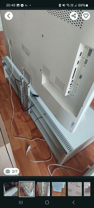 Telewizor z szafką i głośnikami