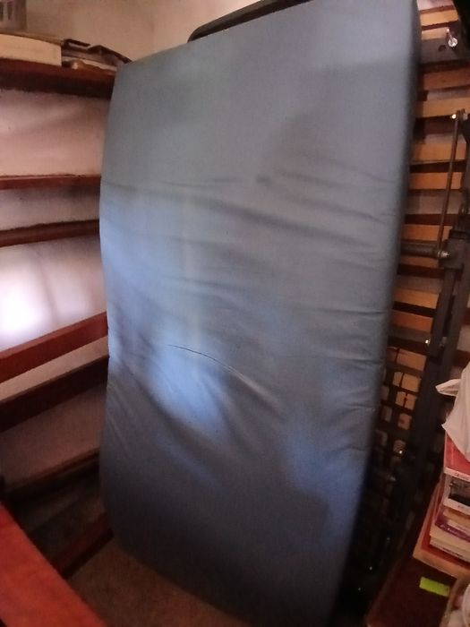 Cama articulada com colchão de enchimento