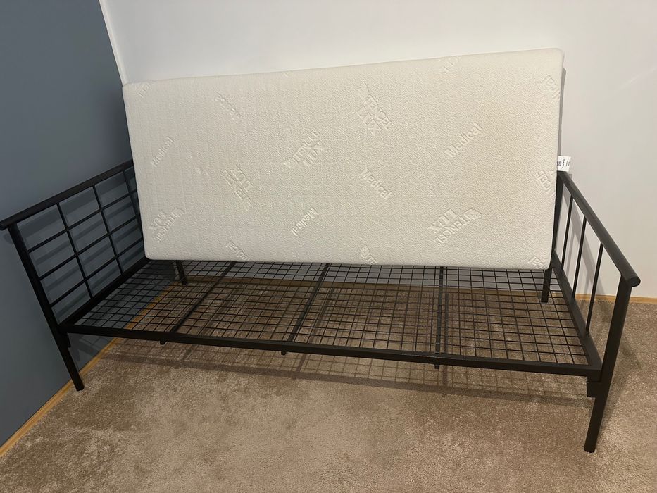 Sprzedam łóżko metalowe z metalowym stelażem 90/200 + materac