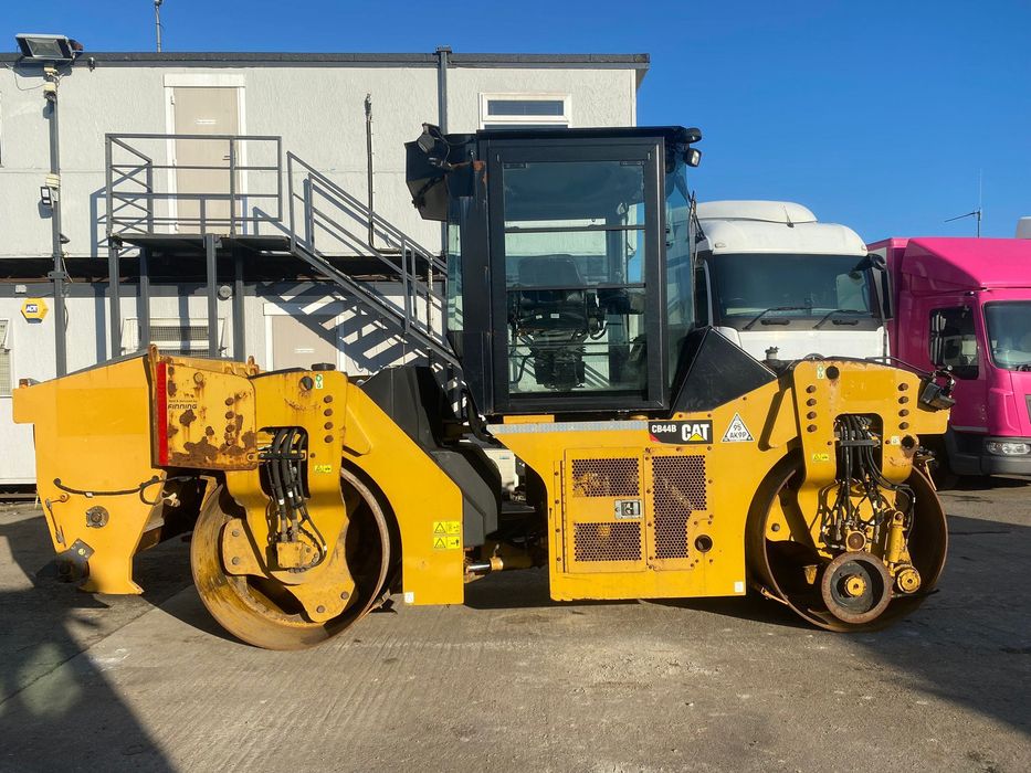 walec wibracyjny CAT CB44B super stan caterpillar CB 44