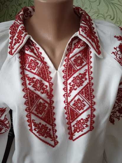 Вишиванка вишита бісером.