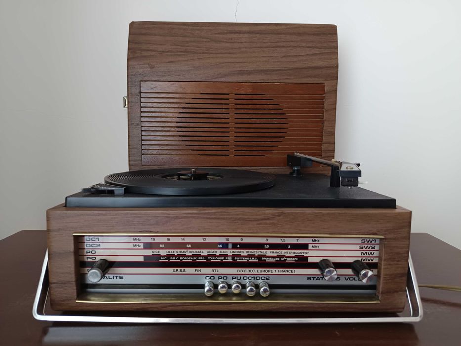 Gira disco e rádio de mala