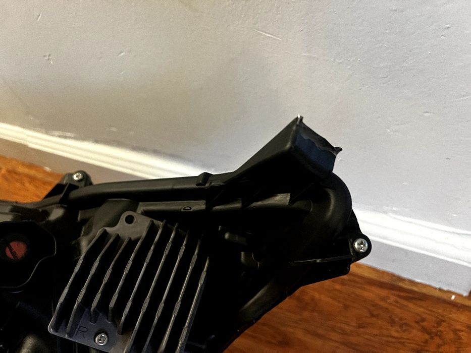 Фара Toyota bz4x права