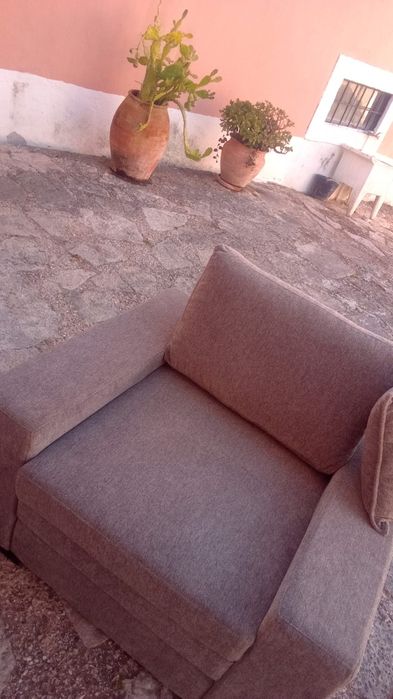 55 euros Poltrona em excelente estado usada pouco tempo mas muito bem estimada.entregamos