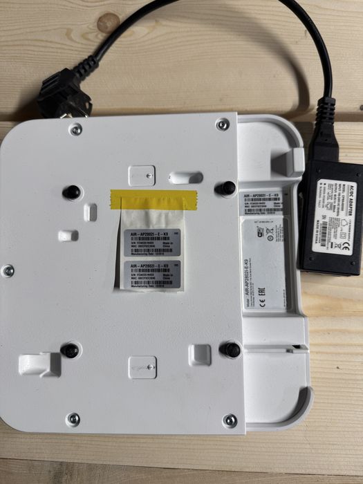 Access point firmy Cisco serii 2800, model 2802.