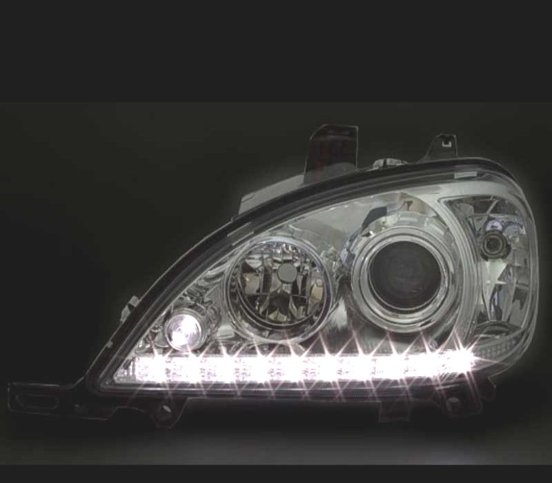 FARÓIS FRONTAIS LED LUZ DIURNA PARA MERCEDES ML W163- 98-01. FUNDO CROMADO