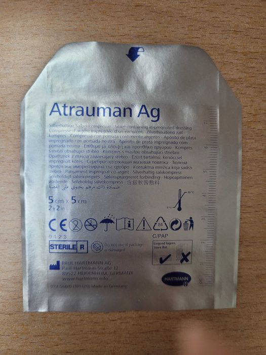 Atrauman AG opatrunek z maścią ze srebrem, 5x5cm, 32 sztuki