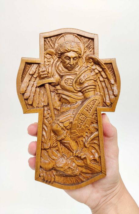 Sw.Michał Archanioł Drewniany krzyż, rzeźba.