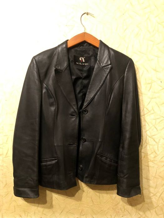 Чёрная кожаная куртка