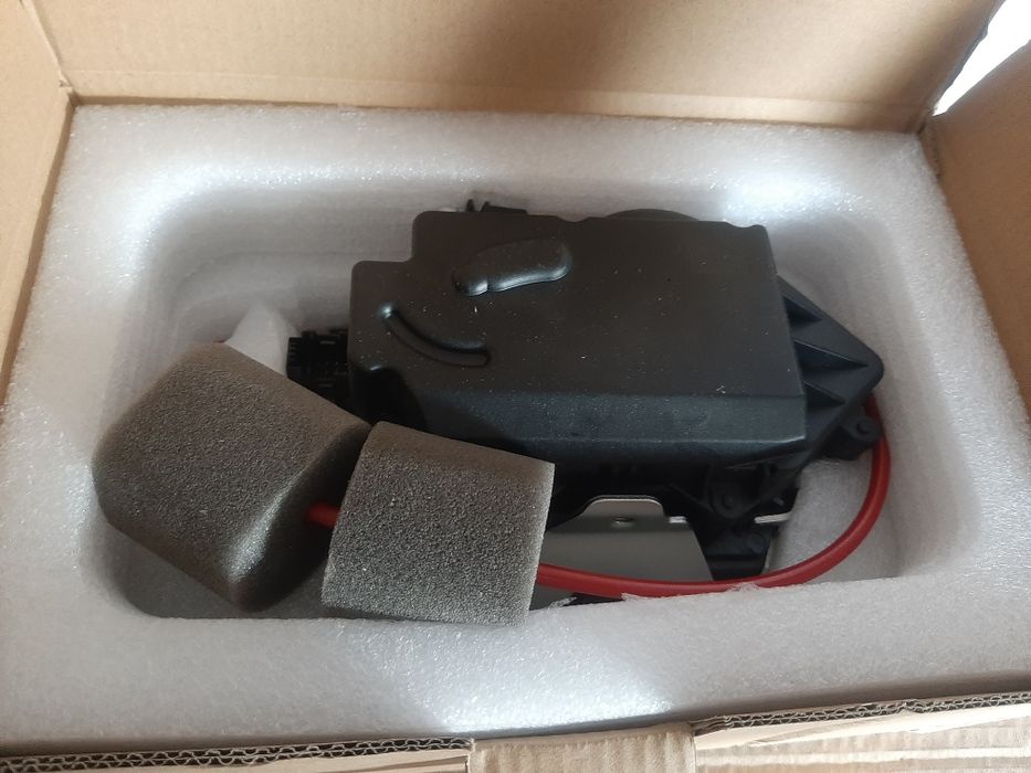 Замок багажника 1647400635 W164 W211 Mercedes ML class E class