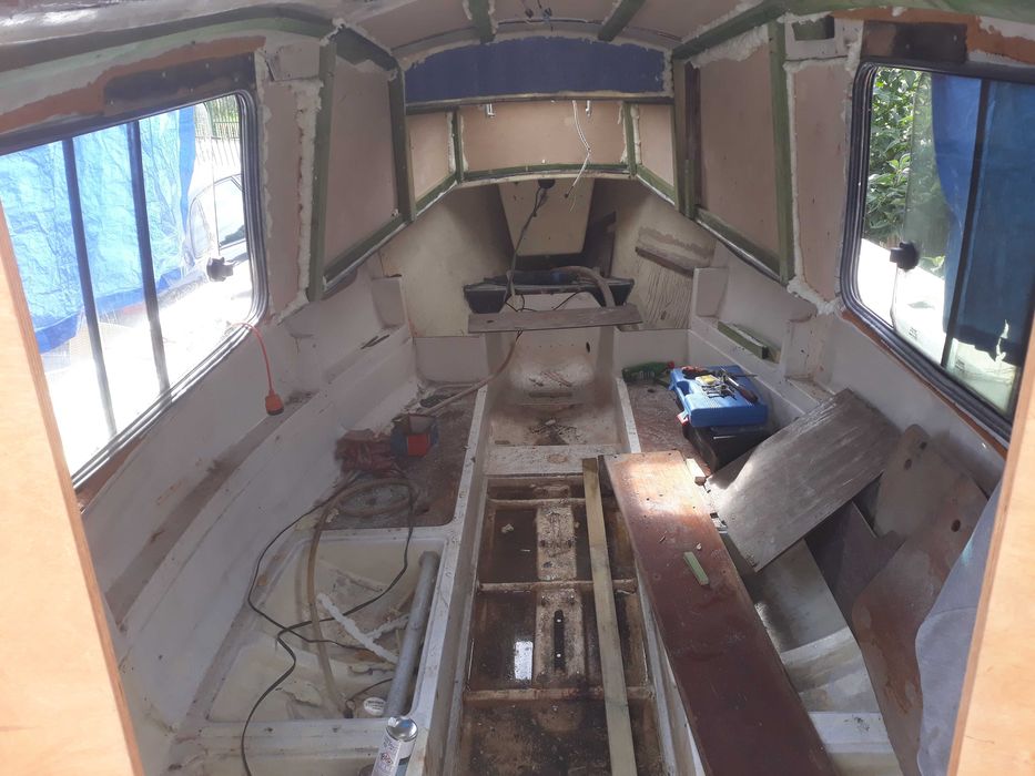 sprzedam  Łódź kabinową Jacht po remoncie w 2020r nie potrzeba patentu