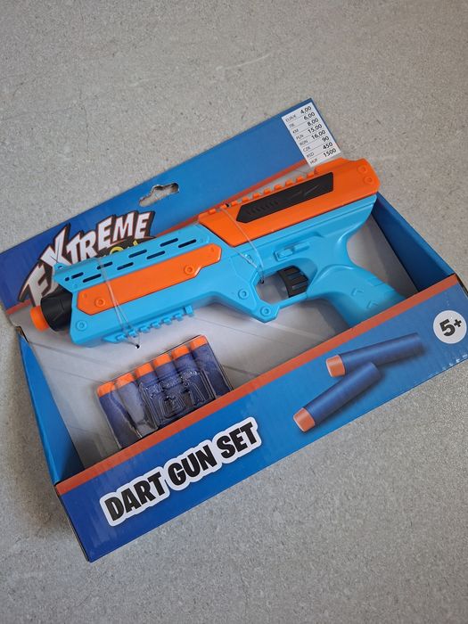 Pistolet na naboje