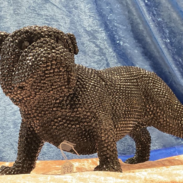 Cão buldog escultura com 37x20x12 cm