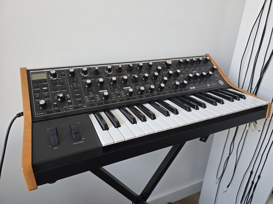Moog Subsequent 37