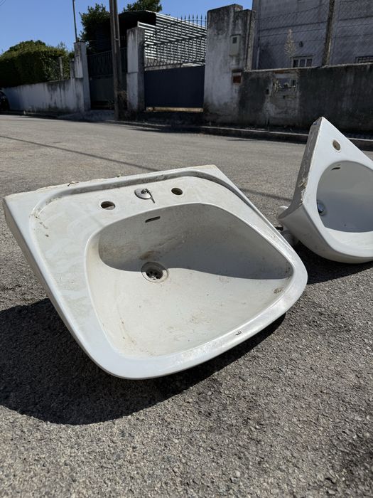 Lavatórios e suportes – usados
