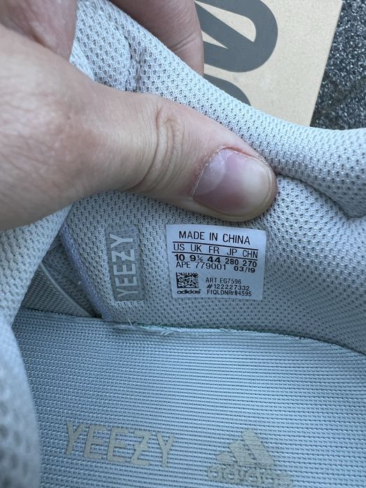Adidas Yeezy Boost 700 V1 Analog sneakersy niskie beżowe 44