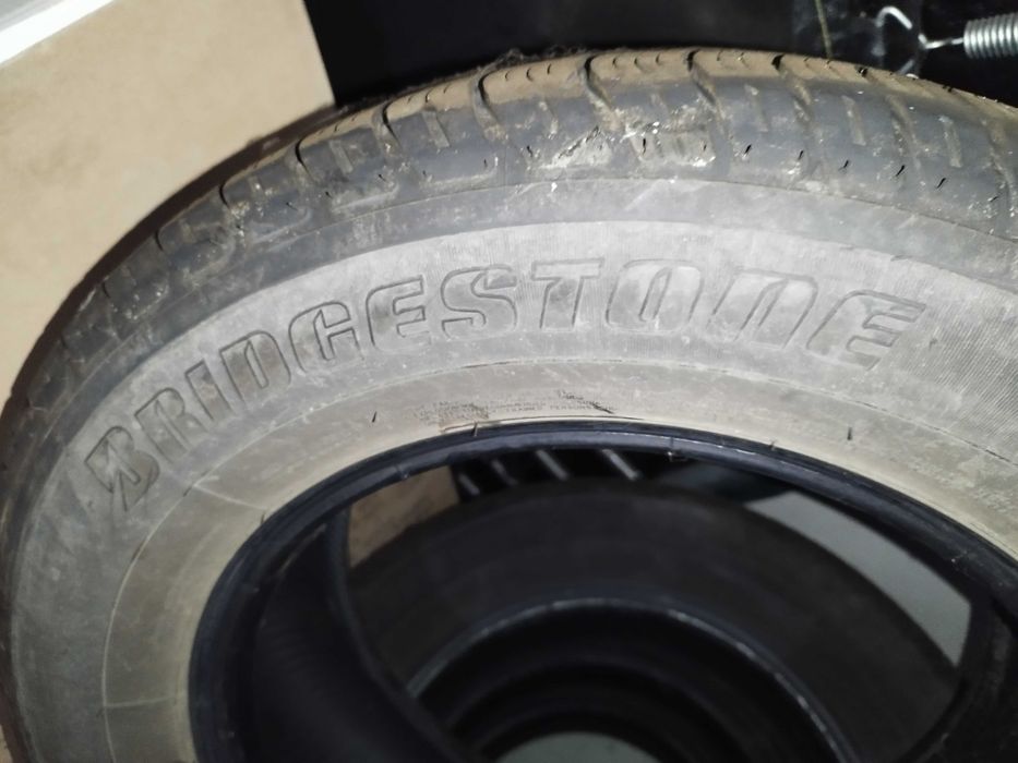 Pneus Bridgestone 235/60R16 100H (SUV)