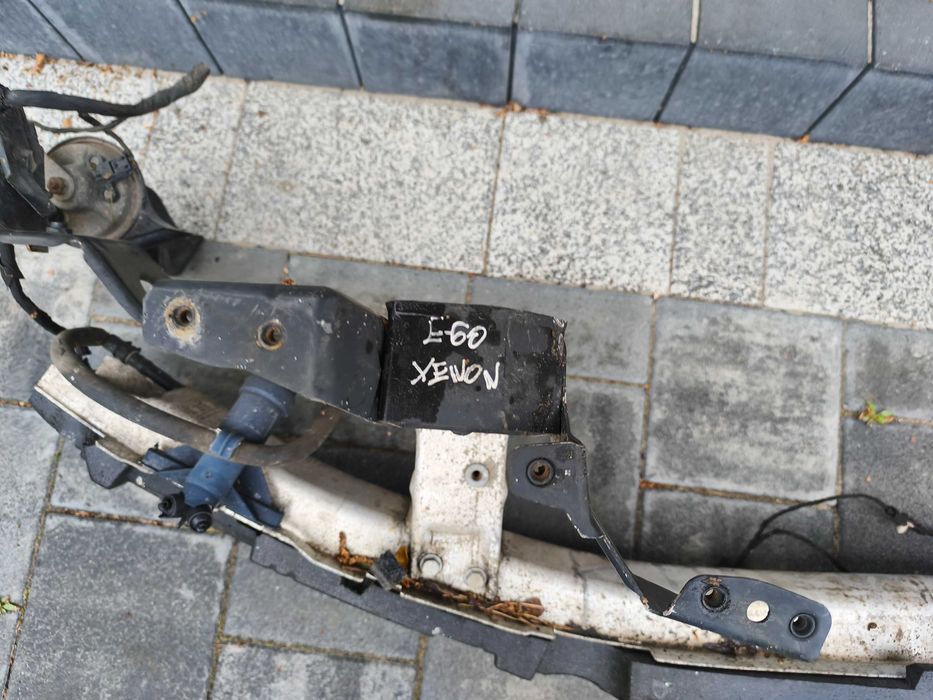 BMW 5 E60 E61 XENON pas przedni wzmocnienie czołowe belka zderzaka
