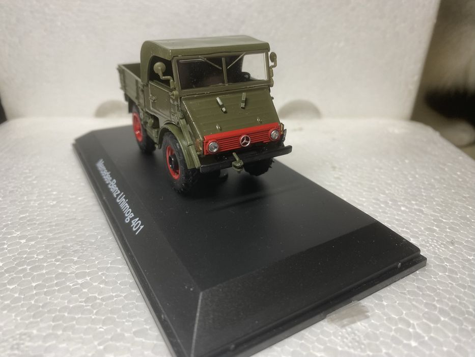 Mercedes - Benz Unimog 401 1:64