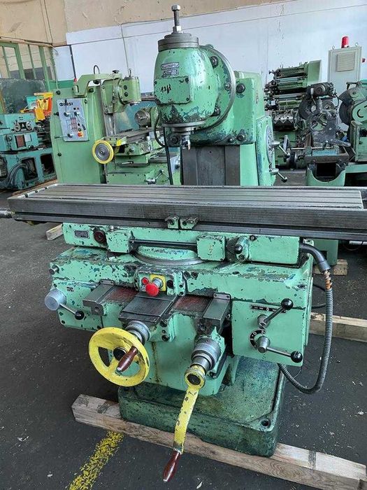 Frezarka uniwersalna F1-250 "koreanka"