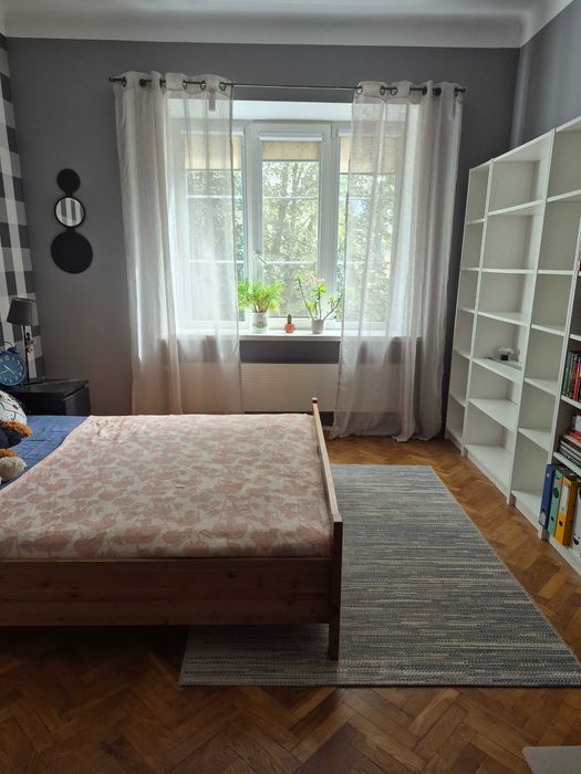 Mieszkanie w kamienicy z kominkiem na sprzedaż