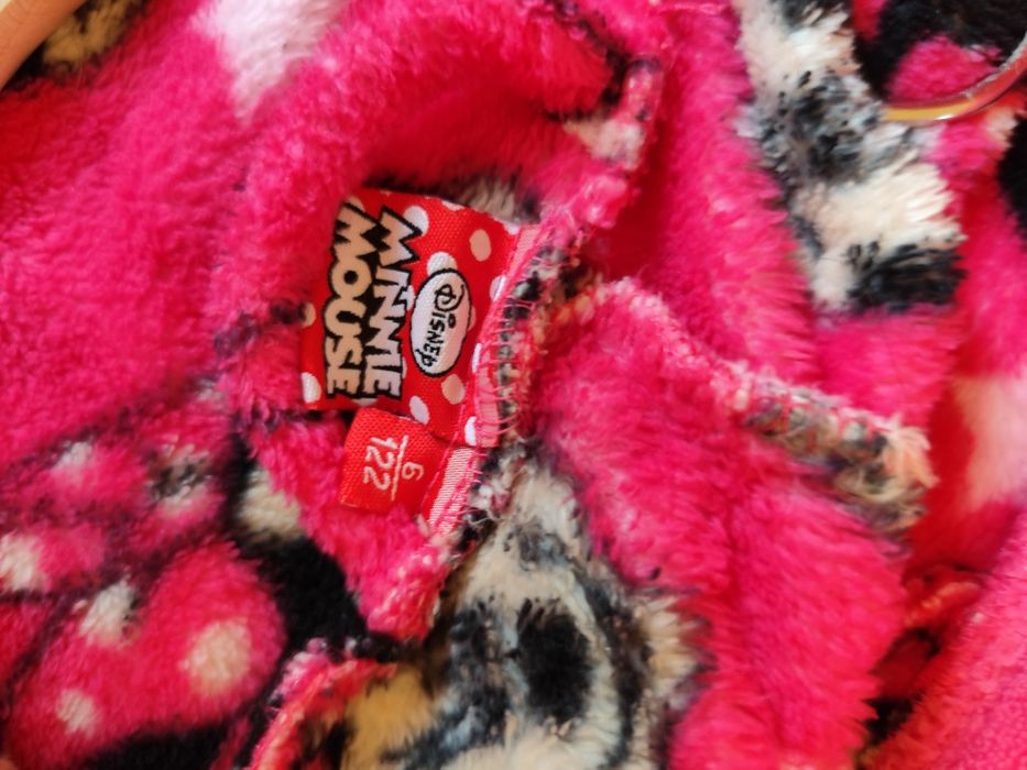 Szlafroczek dla dziewczynki, z Myszką Minnie r. 122