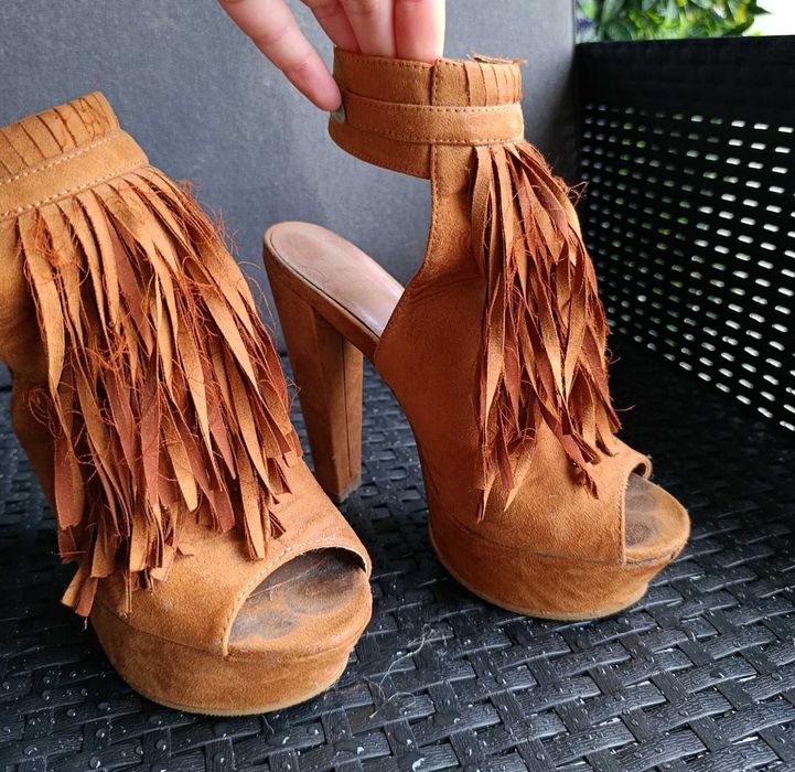 Sandálias tamanho 38