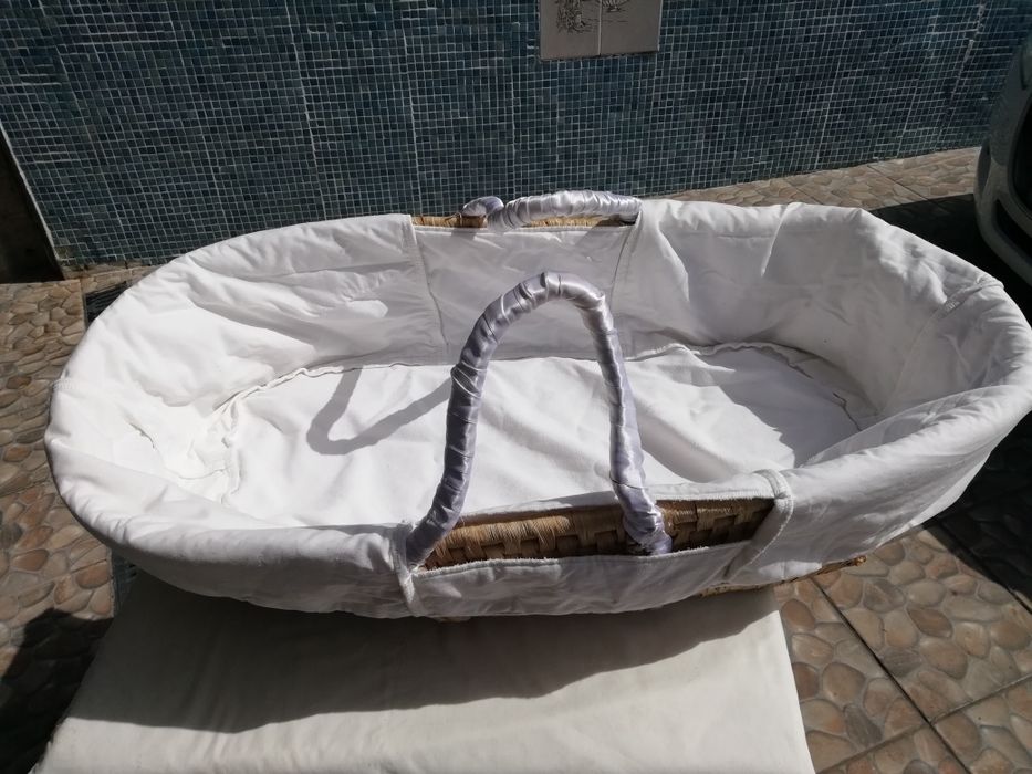 Cama de Bebé Com Cesta Transporte e Oferta Carrinho