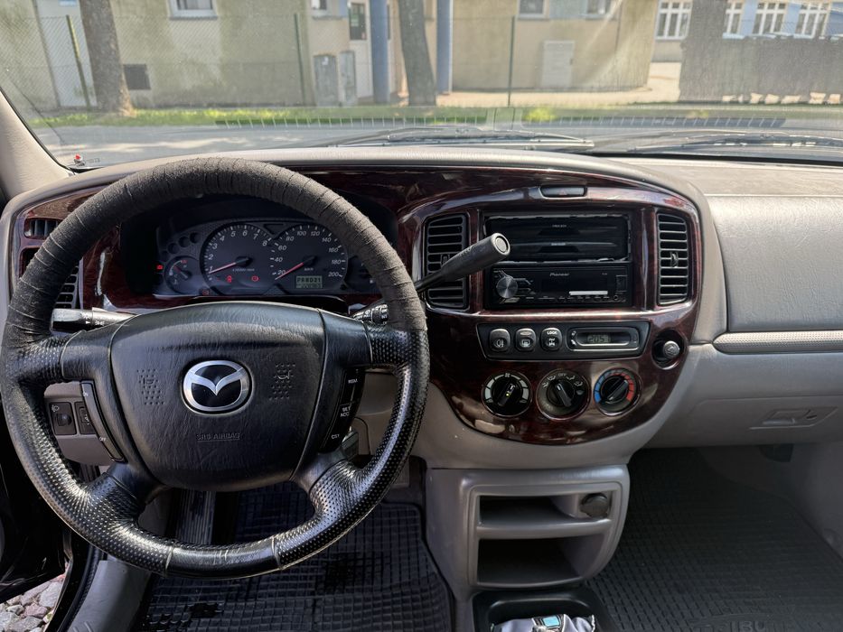 Mazda Tribute 2001 rok 3.0 automat 4WD odsprzedam projekt