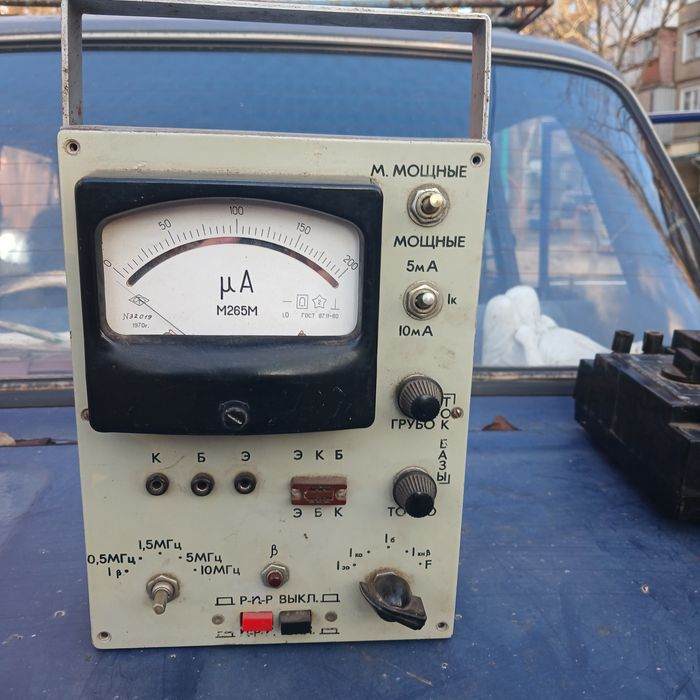 Вольтметр м265м.