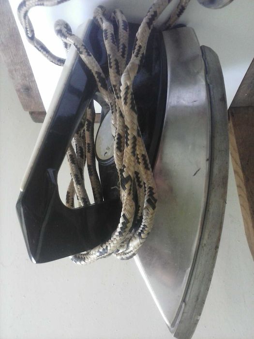 утюг.                                                   .