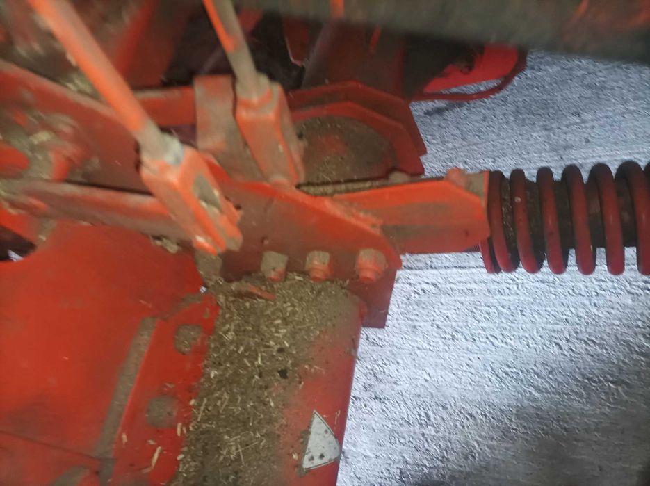 Sprzedam kombajn bizon z056