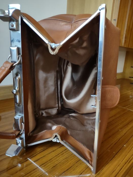 Torebka damska kuferek