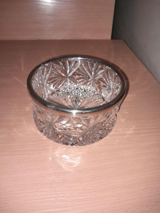 Конфетниця з ободком