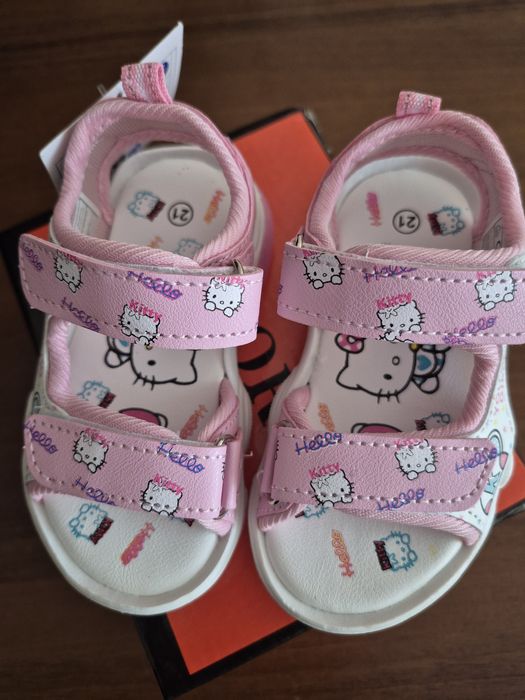 Босоніжки на дівчинку