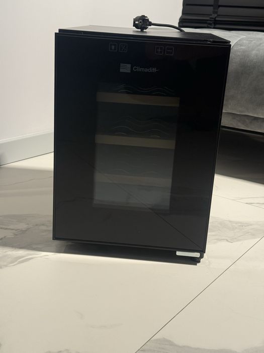 Lodówka na wino dla fana na prezent !