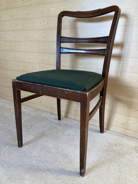 Krzesła gięte retro.