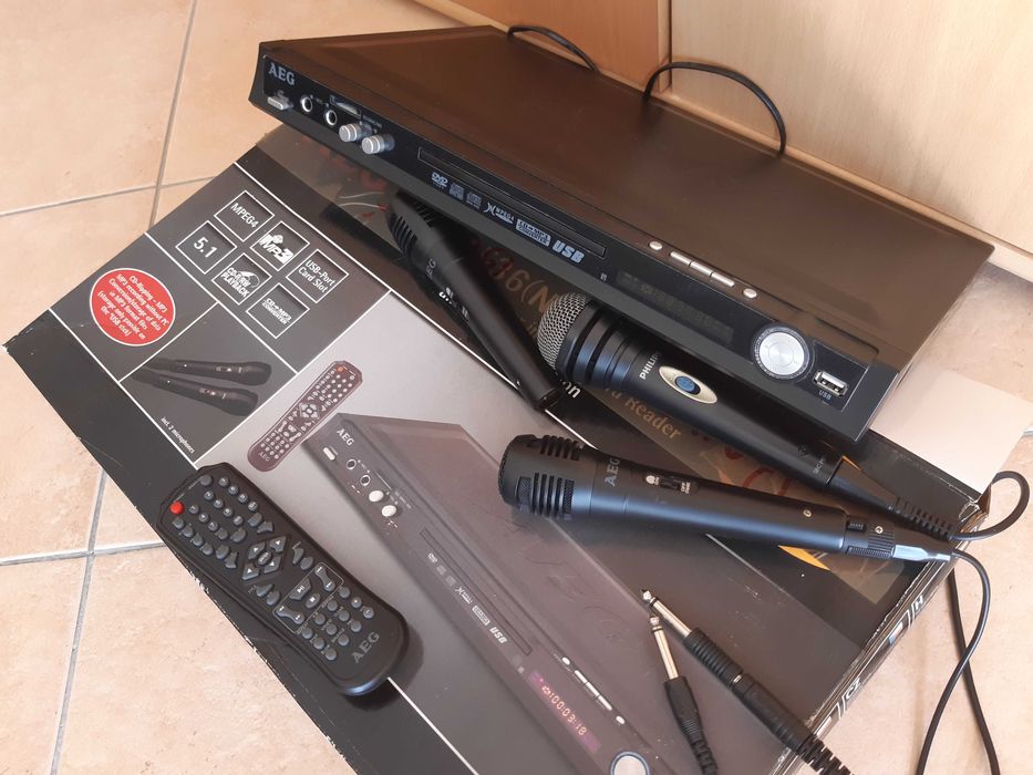 Leitor DVD e karaokê AEG