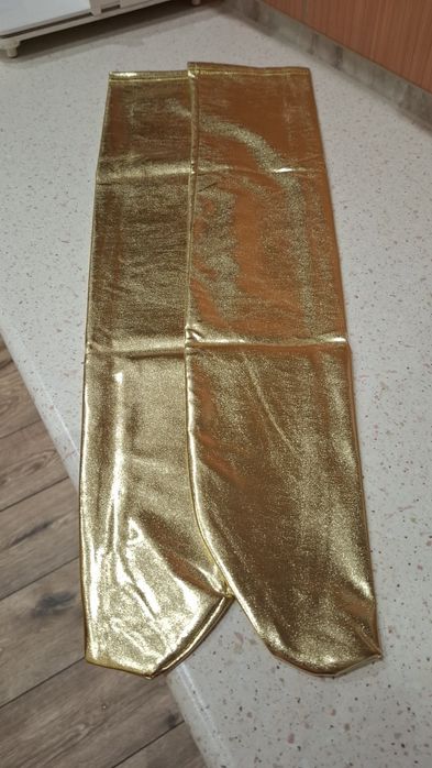 Pończochy damskie błyszczące.