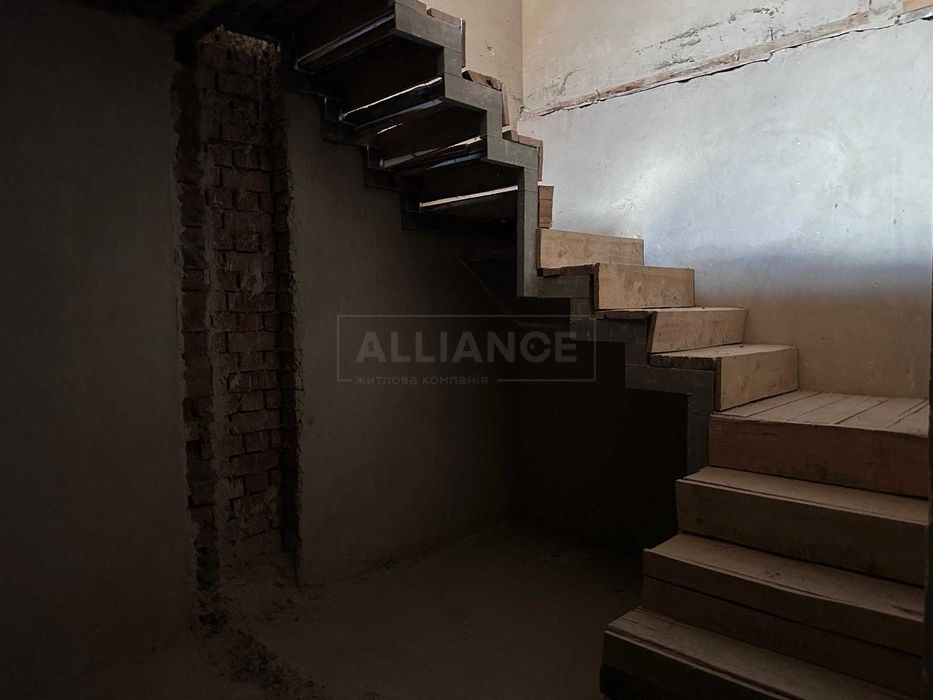 229$\м2, Унікальна квартира з видом на річку в зданому будинку !