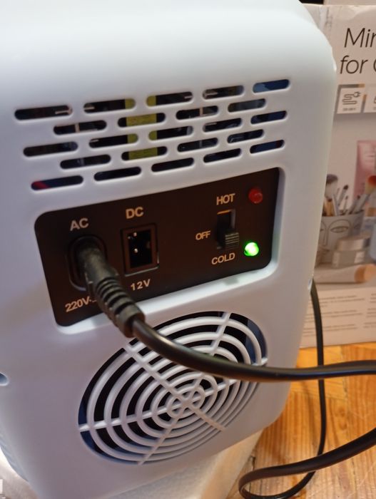 Vendido! Mini frigorífico portátil auto (faz quente e frio)