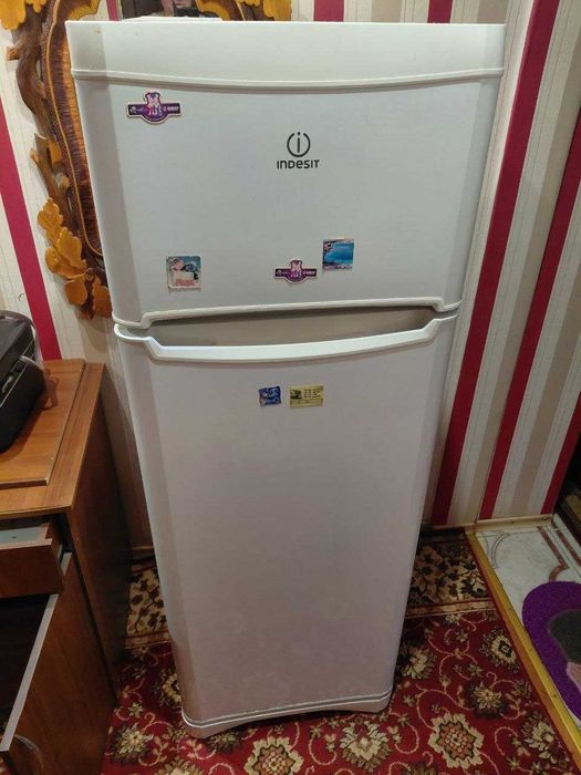Двокамерний холодильник INDESIT у хорошому стані